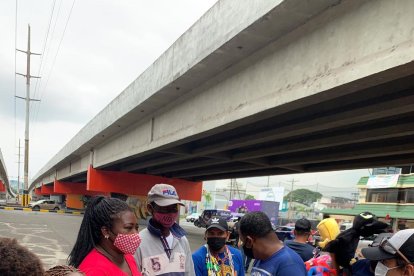 Como caído del cielo fueron los víveres que recibieron los 'camelladores' informales de la avenida Francisco de Orellana.