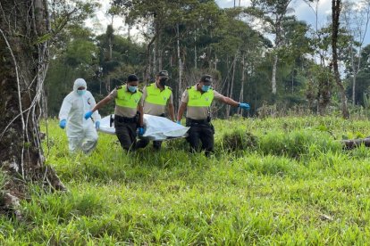 El cadáver fue levantado del lugar y llevado hasta Ambato para su identificación.