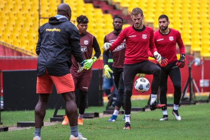 Barcelona viene entrenando para su partido de Copa Libertadores.