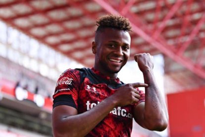 Michael Estrada se destaca como delantero de Toluca.