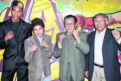 Eugenio Espinoza (c) forma parte de la histórica época dorada del boxeo ecuatoriano.