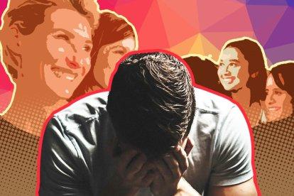 Mujeres se espantan con su voz.