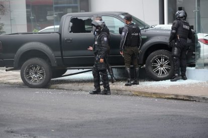 Así quedó el vehículo que era conducido por la víctima. La Policía investiga.
