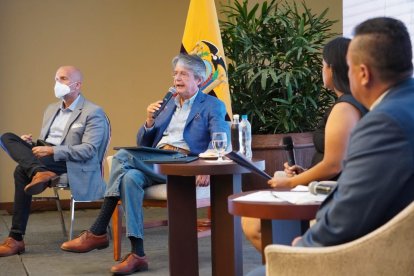 El mandatario electo se reunió con alcaldes dirigentes de las munisipalidades