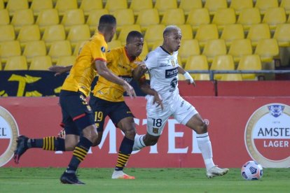 Barcelona en los primeros 45 minutos no la ve ante The Strongest.