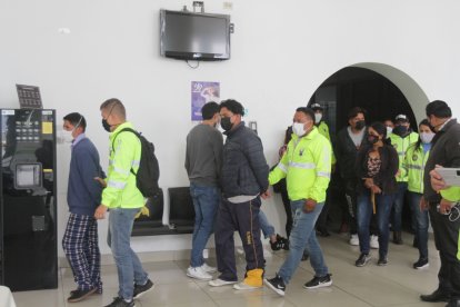 Cuatro de los detenidos tienen antecedentes penales por violación y robo.