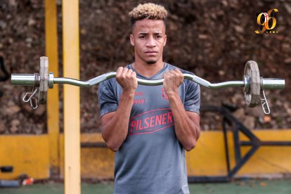 Byron Castillo en el entrenamiento de Barcelona del 2 de mayo del 2021