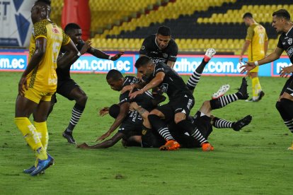 La alegría canaria con el gol de Leonel Quiñónez, que lo deja papelito para enfrentar a Boca Juniors y después el Clásico del Astillero.