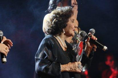 Doña Fresia se encuentra bajo los cuidados de dos enfermeras