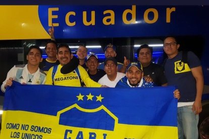 Algunos de los integrantes de la agrupación, previo al partido ante Liga de Quito en 2019.