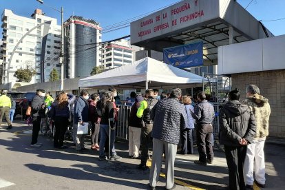 Referencial. Según el fundador de la farmaceutica BioNTech en los próximos 12 meses se verá cómo un creciente número de países que vacunarán a sus poblaciones.