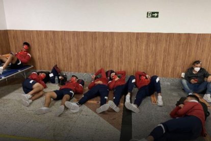 Los siete jugadores de Independiente, que dieron positivo al coronavirus, se tuvieron que regresar a Argentina.