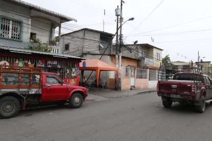 La víctima atendía su local cuando fue baleado. Ayer velaron sus restos en la mismo lugar donde lo mataron.
