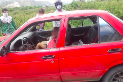 La pareja fue encontrada muerta dentro de este vehículo estacionado en una vía solitaria.
