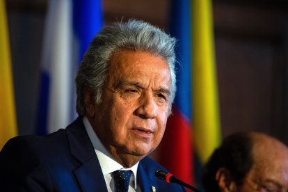 El presidente de Ecuador, Lenín Moreno, habla durante el foro "Defensa de la Democracia en las Américas".
