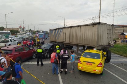 Cuatro vehículos resultaron involucrados en un accidente de tránsito en la vía Durán Yaguachi