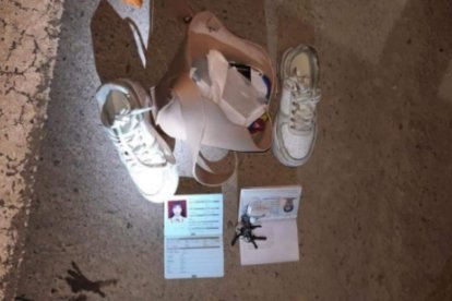 Solo estas prendas de la extranjera halló la policía en un bosque de Pangui.