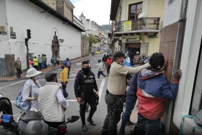 Dos sujetos fueron detenidos tras ser implicados en un robo.
