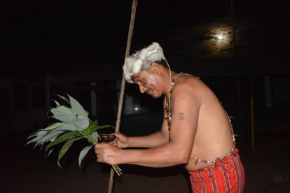 Un ritual lo dirigen  conocedores de la medicina ancestral.