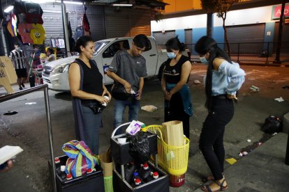 La familia culmina su segunda jornada en Calixto Romero y Chimborazo, cuando cierran los locales de la zona.