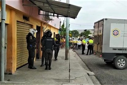 Dos sujetos aprovecharon que la puerta estaba abierta y subieron a la segunda planta donde vivía la víctima.