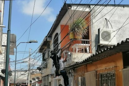 El allanamiento se ejecutó a pocas cuadras de la escena del crimen.