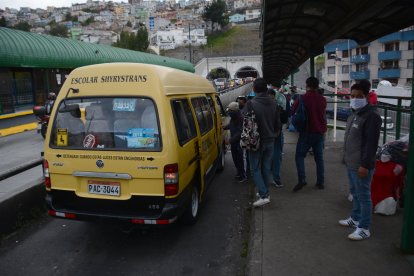 Los usuarios debieron tomar taxis y busetas para dirigirse a sus destinos.