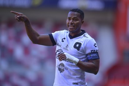 Antonio Valencia con la camiseta del Querétaro su último equipo.