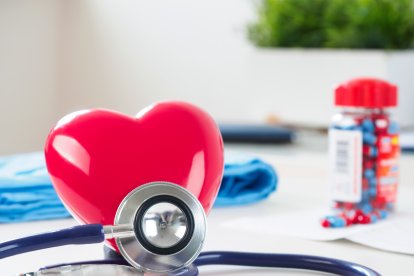 Una vez diagnosticado de hipertensión, es importante realizar revisiones médicas anuales y cumplir las indicaciones que prescribe el profesional.