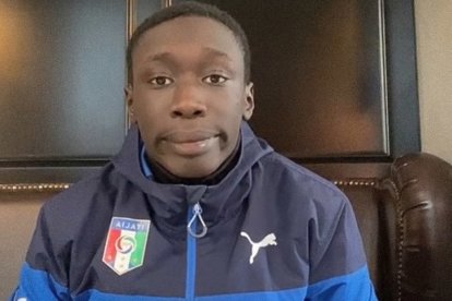 El joven africano se burla de la cantidad de trucos absurdos que aparecen en la red social.