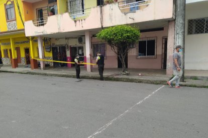 En el sitio del ataque quedaron restos de sangre de las víctimas de este hecho violento.