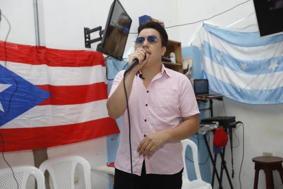 McBrian Gibson interpreta temas de Lavoe desde que era un 'carajito' (desde niño).