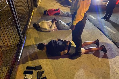 Los tres sujetos fueron llevados a flagrancias.