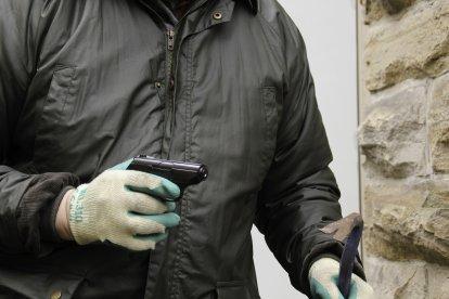 Referencial. Los ladrones prefieren usar capuchas para esconderse de sus víctimas.