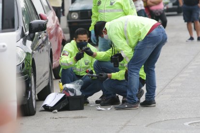 En el sitio del suceso se halló un arma de fuego, posiblemente del sospechoso.

PERIODISTA : ANNY BAZAN 

FECHA : 17/05/2021 

Agencia (ag-extra)