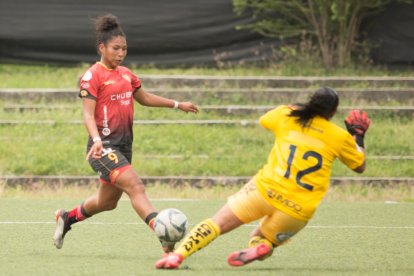 La joven delantera Nayeli Bolaños aportó con dos anotaciones en la goleada de 8-1 del Deportivo Cuenca sobre Guayaquil City.