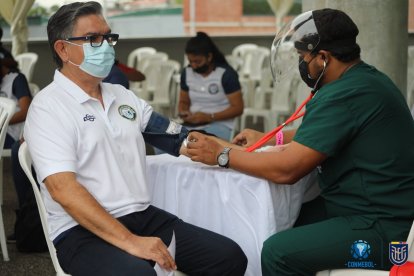 Los integrantes del Guayaquil City fueron los primeros en vacunarse.
