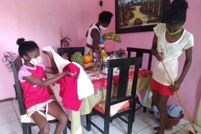 Damaris se quedó hasta segundo grado, Valeska hasta quinto y Yirabeth hasta octavo de básica. De este trío solo Valeska tiene claro lo que quiere ser de grande, policía.