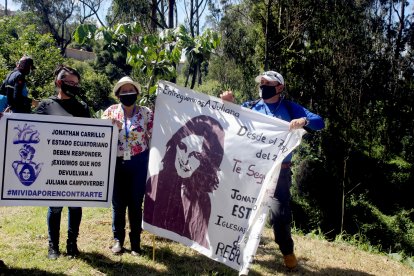 La madre de la joven estuvo presente en la búsqueda. Ella también bajó a la quebrada.