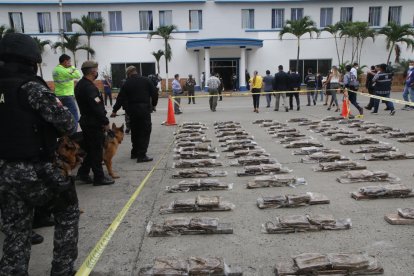 En el primer decomiso la Policía halló 805 paquetes.