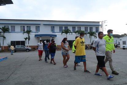 Entre los detenidos, dos registran antecedentes penales.