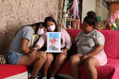 La madre y hermanos de Salomé Jiménez Montero ruegan a los secuestradores que la devuelvan con vida.