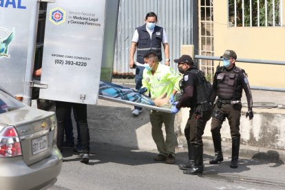 El cadáver de un hombre fue hallado en el interior de una vivienda de la Juan Montalvo.