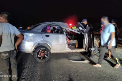 Peritos de la Comisión de Tránsito buscaron indicios del siniestro.