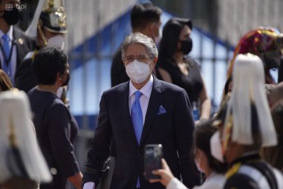 Guillermo Lasso durante su llegada a la Asamblea Nacional.