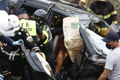 En el centro forense se establecería la identidad de la fallecida.