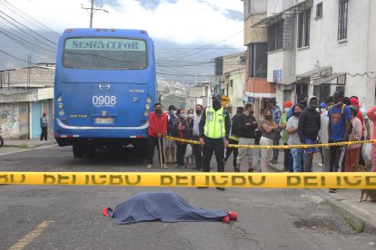 El hecho se registró en la calle Galo Plaza, en un sector conocido como la Etapa E, al norte de Carapungo. El hombre no fue identificado.