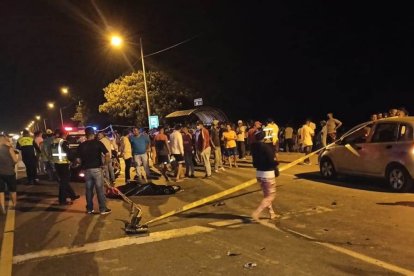 La vía principal del cantón Santa Lucía fue el escenario del mortal accidente.