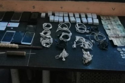 Los objetos prohibidos encontrados en la cárcel de mujeres.