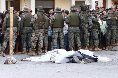 n el linchamiento habrían participado alrededor de 2.000 personas informaron las autoridades.